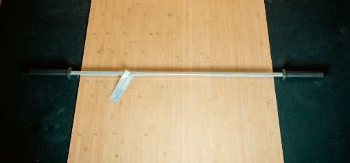 Afbeeldingen van OLYMPISCHE TRAININGSSTANG MET ZWARTE UITEINDEN 183CM